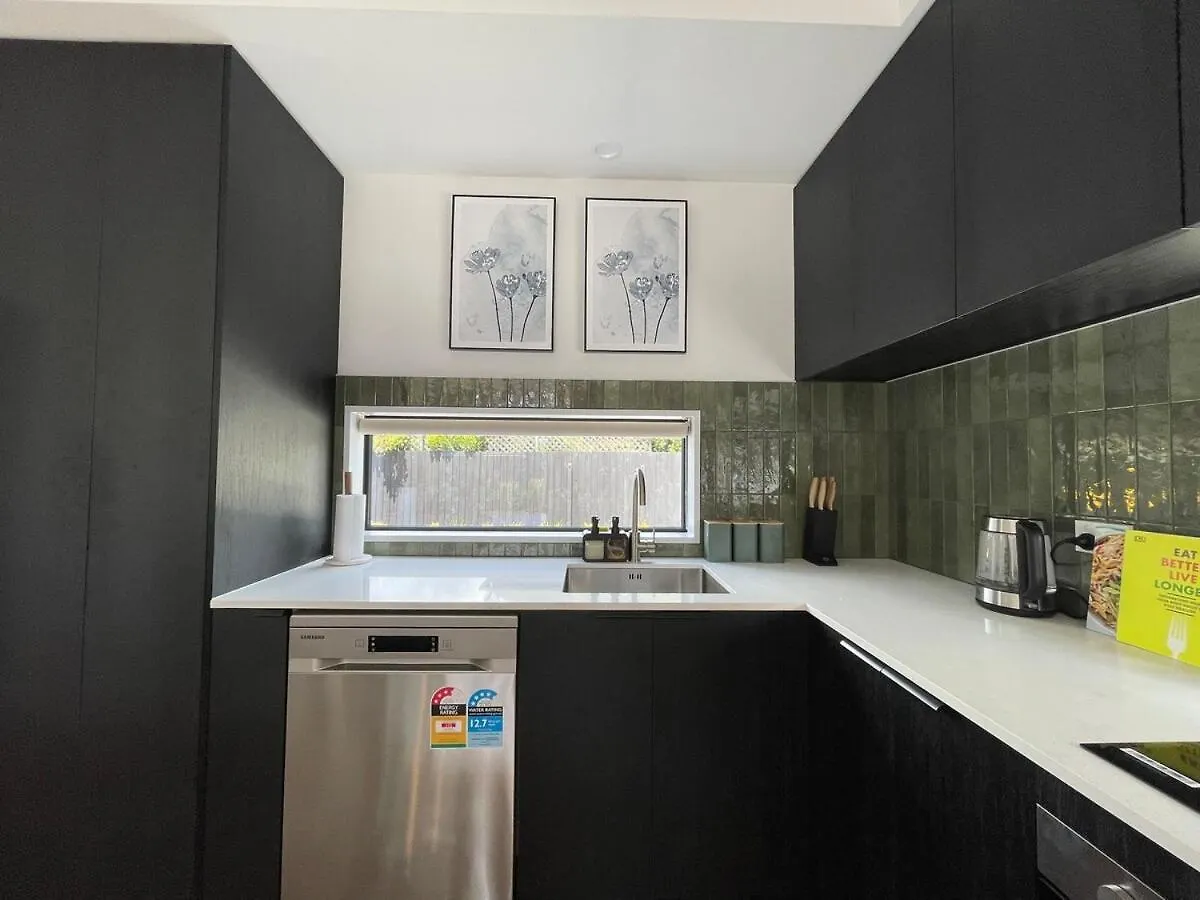 Luxury 2Bed2Bath Standalone Home With Parking Christchurch