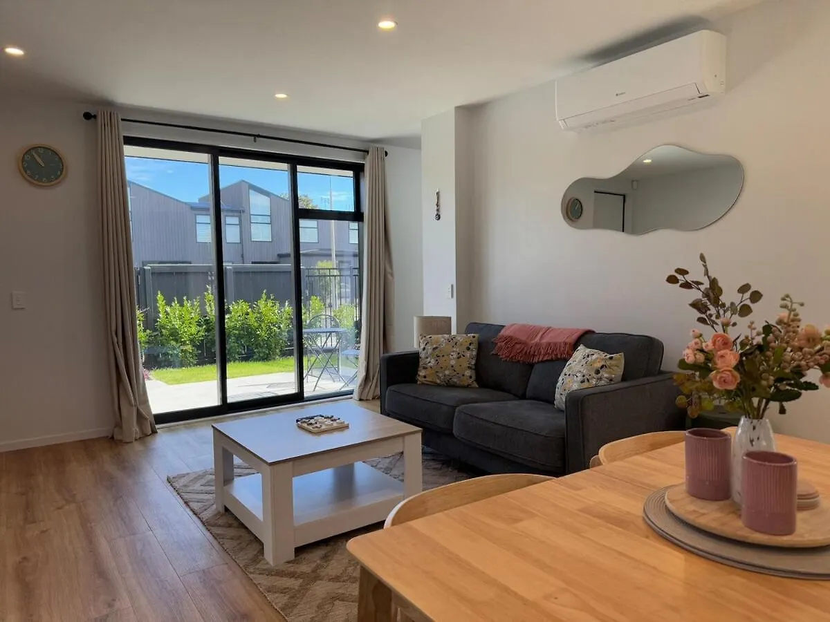 Luxury 2Bed2Bath Standalone Home With Parking Christchurch New Zealand
