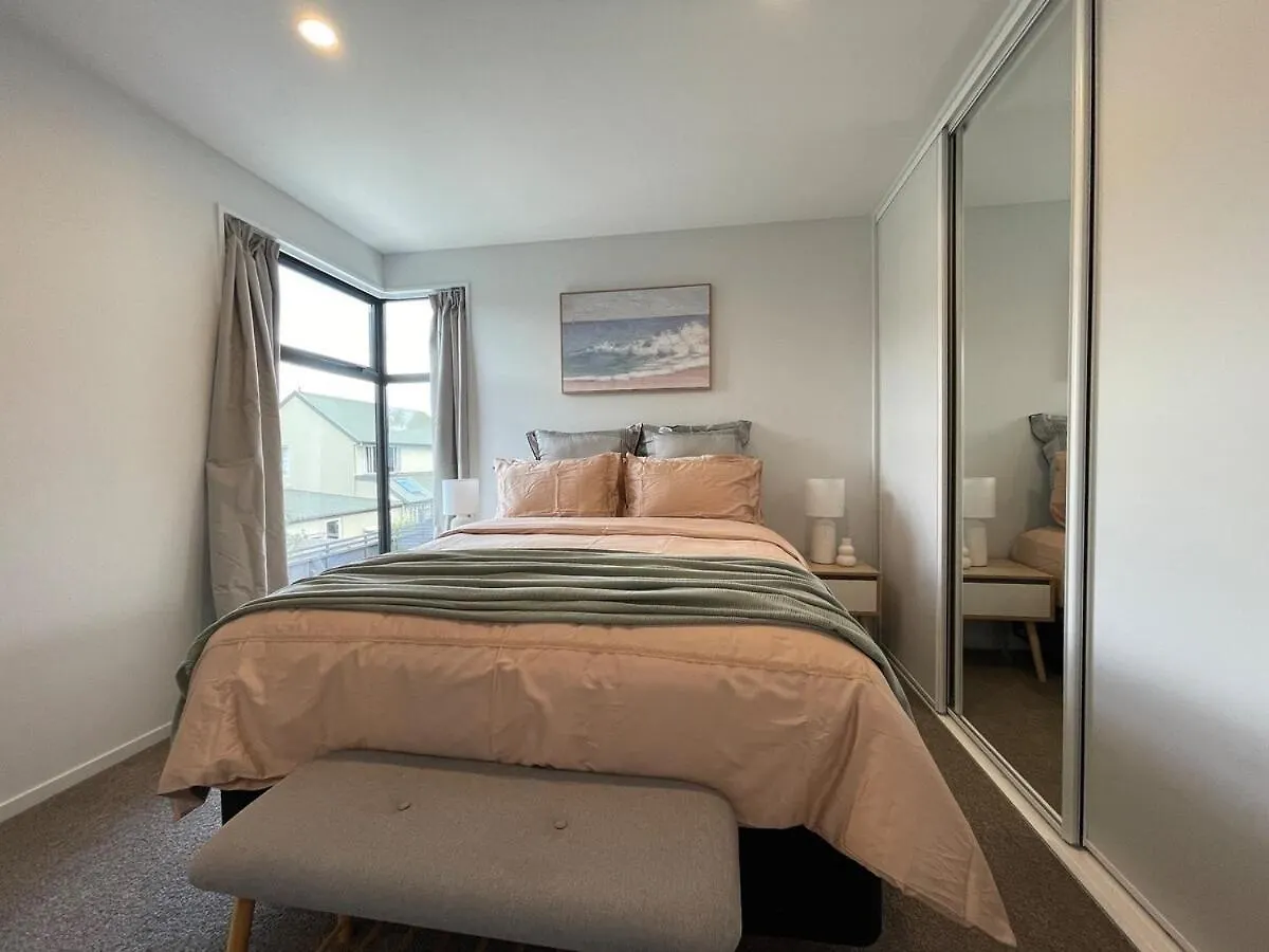 Luxury 2Bed2Bath Standalone Home With Parking Christchurch 0*,  New Zealand