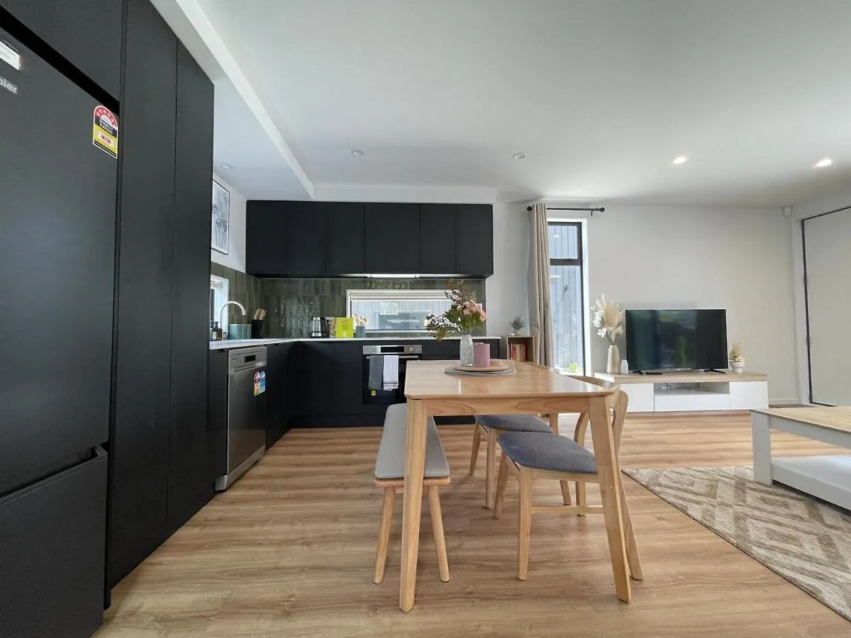 Luxury 2Bed2Bath Standalone Home With Parking Christchurch Holiday home