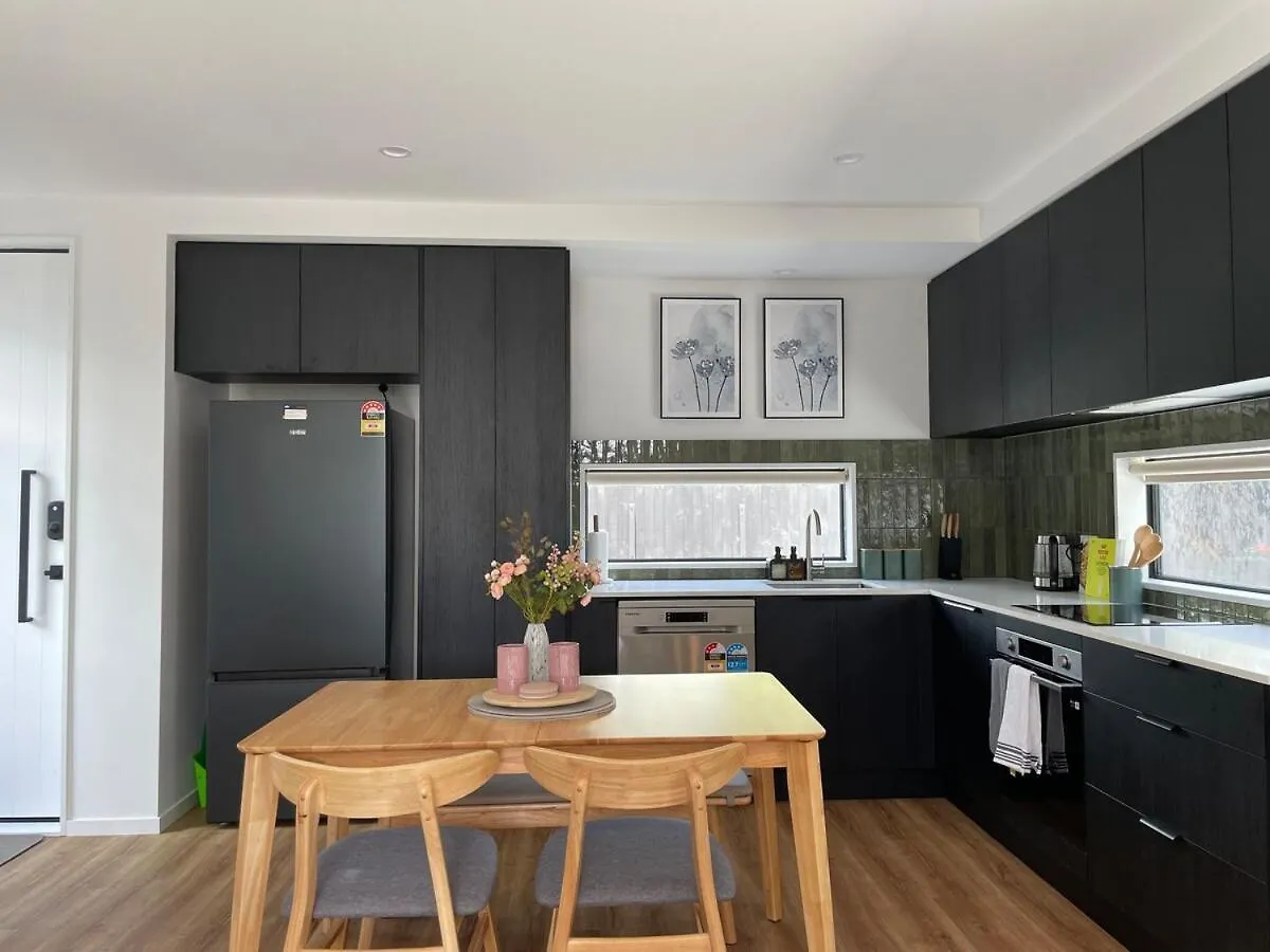 Luxury 2Bed2Bath Standalone Home With Parking Christchurch Holiday home