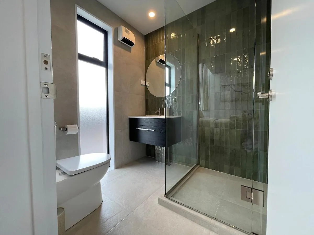 Luxury 2Bed2Bath Standalone Home With Parking Christchurch Holiday home