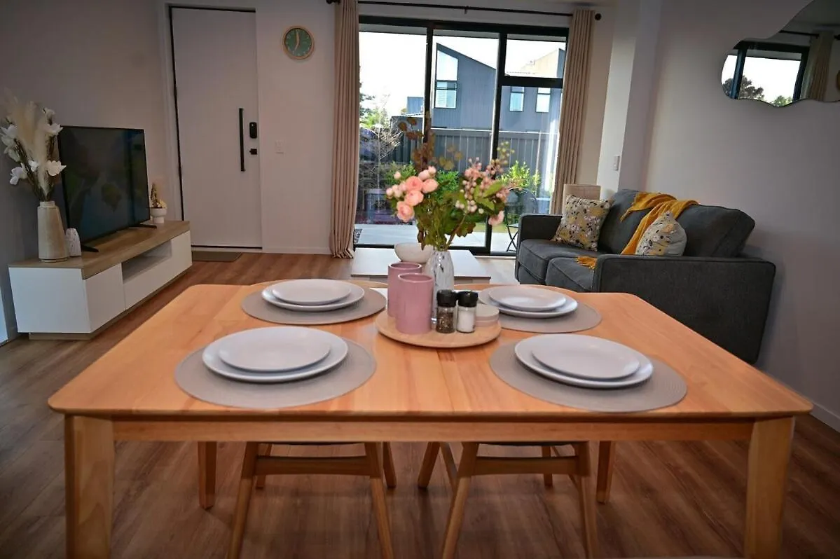 Luxury 2Bed2Bath Standalone Home With Parking Christchurch 0*,  New Zealand