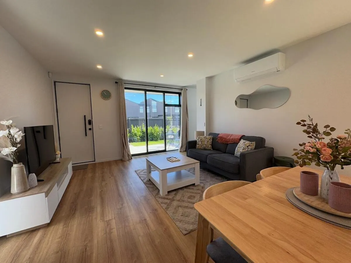 Luxury 2Bed2Bath Standalone Home With Parking Christchurch Holiday home