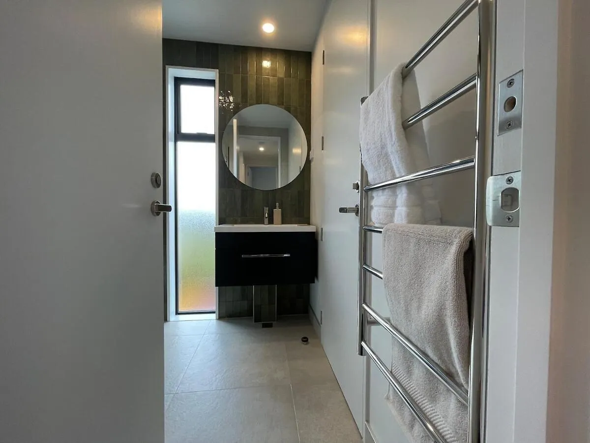 Luxury 2Bed2Bath Standalone Home With Parking Christchurch