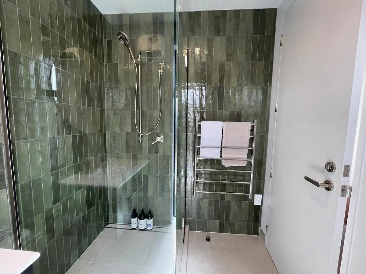 Luxury 2Bed2Bath Standalone Home With Parking Christchurch 0*,
