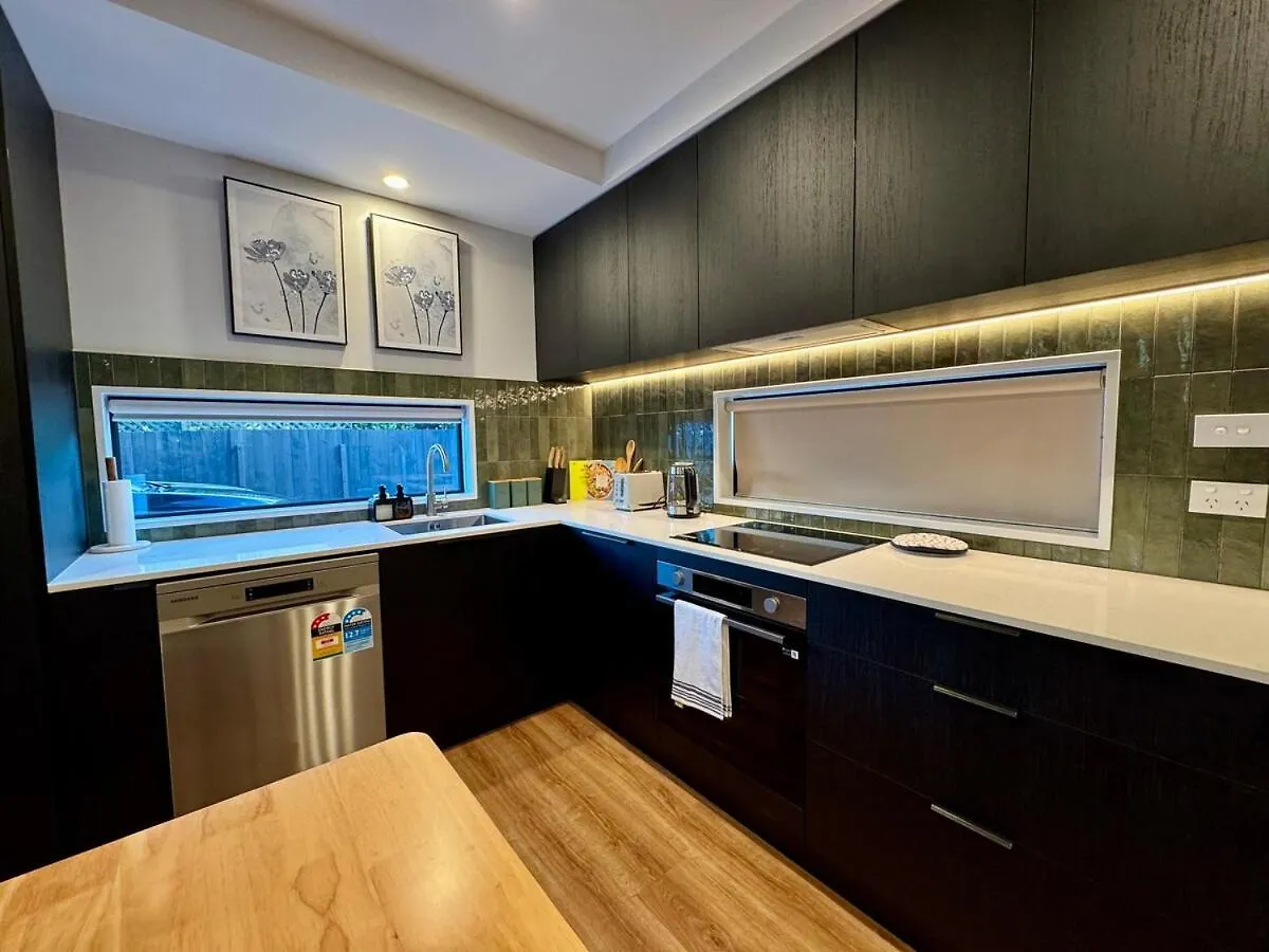 Holiday home Luxury 2Bed2Bath Standalone Home With Parking Christchurch