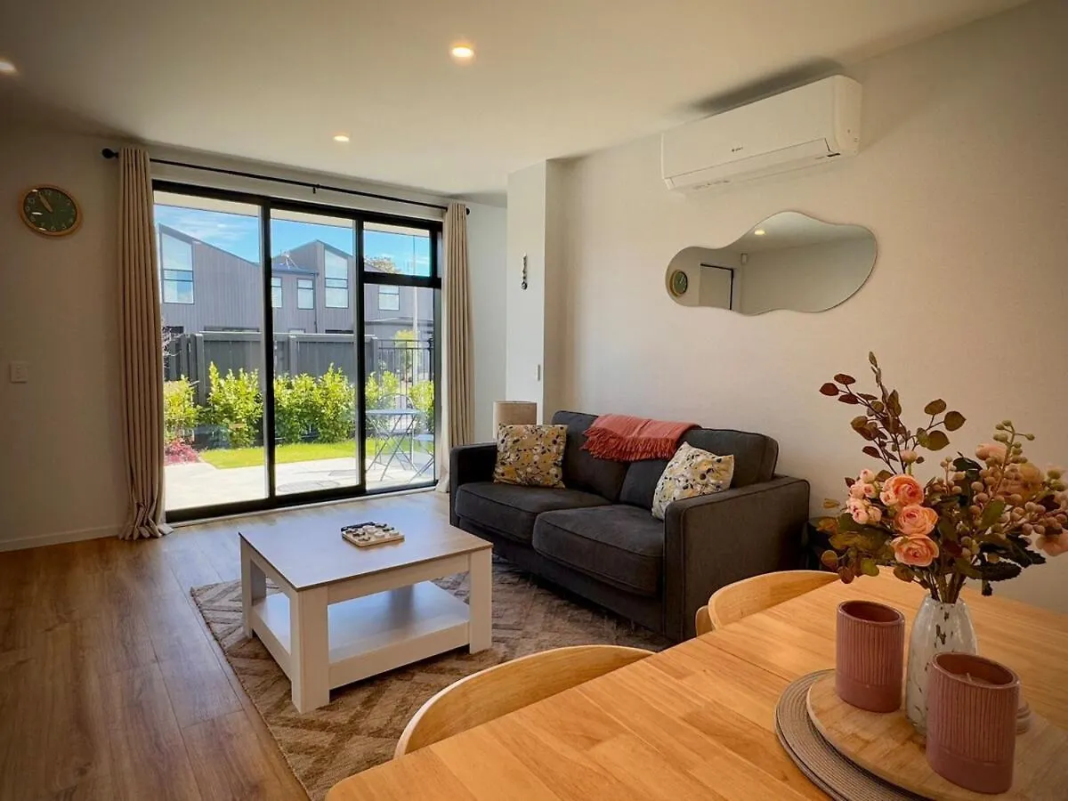 Luxury 2Bed2Bath Standalone Home With Parking Christchurch