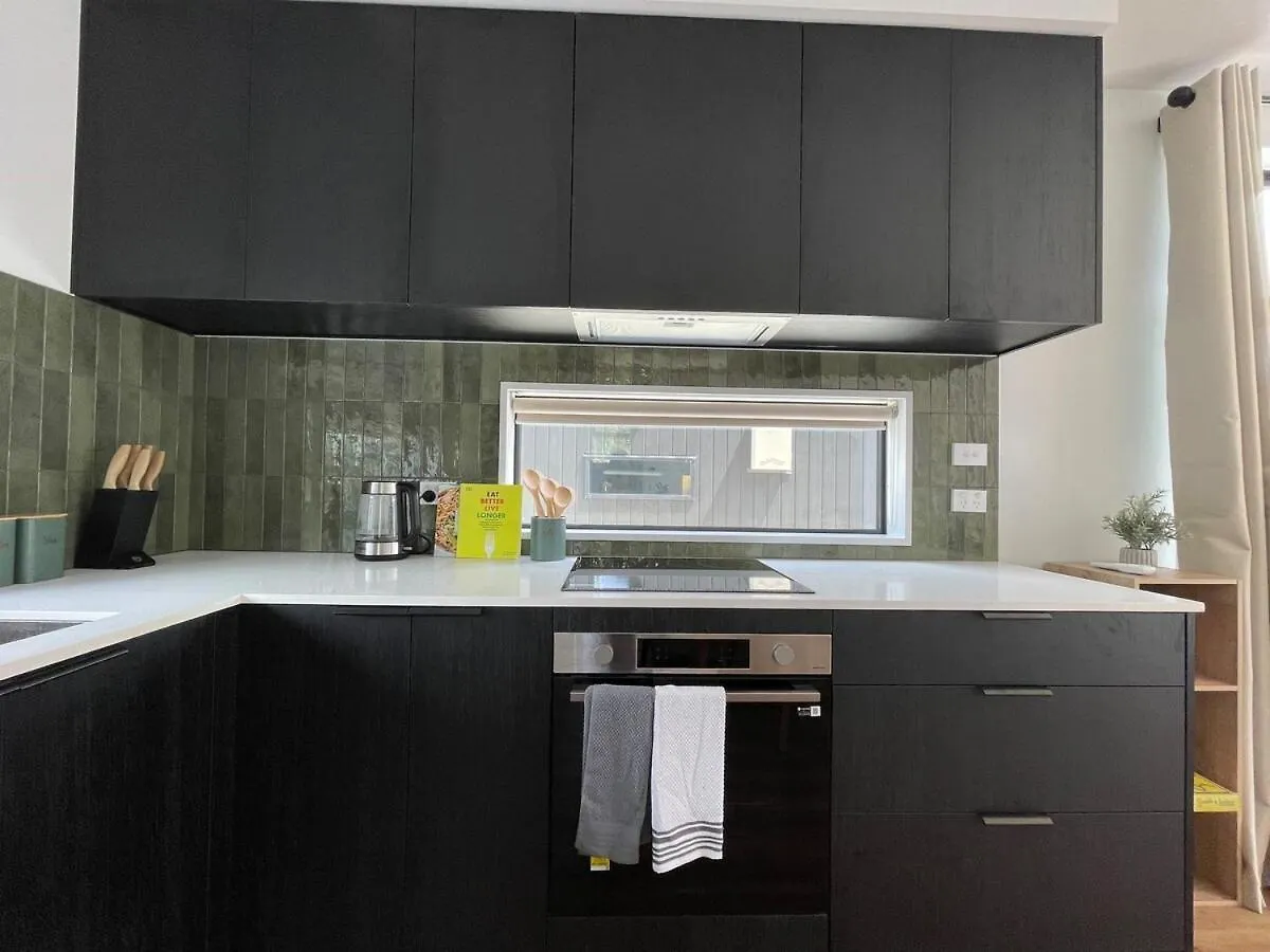 Luxury 2Bed2Bath Standalone Home With Parking Christchurch Holiday home