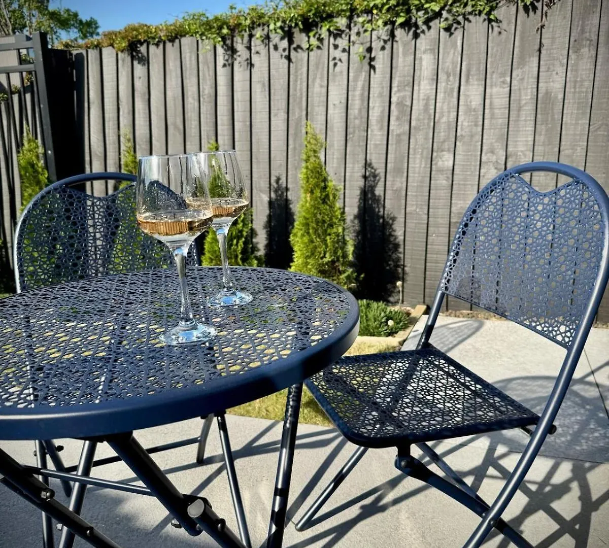 Luxury 2Bed2Bath Standalone Home With Parking Christchurch