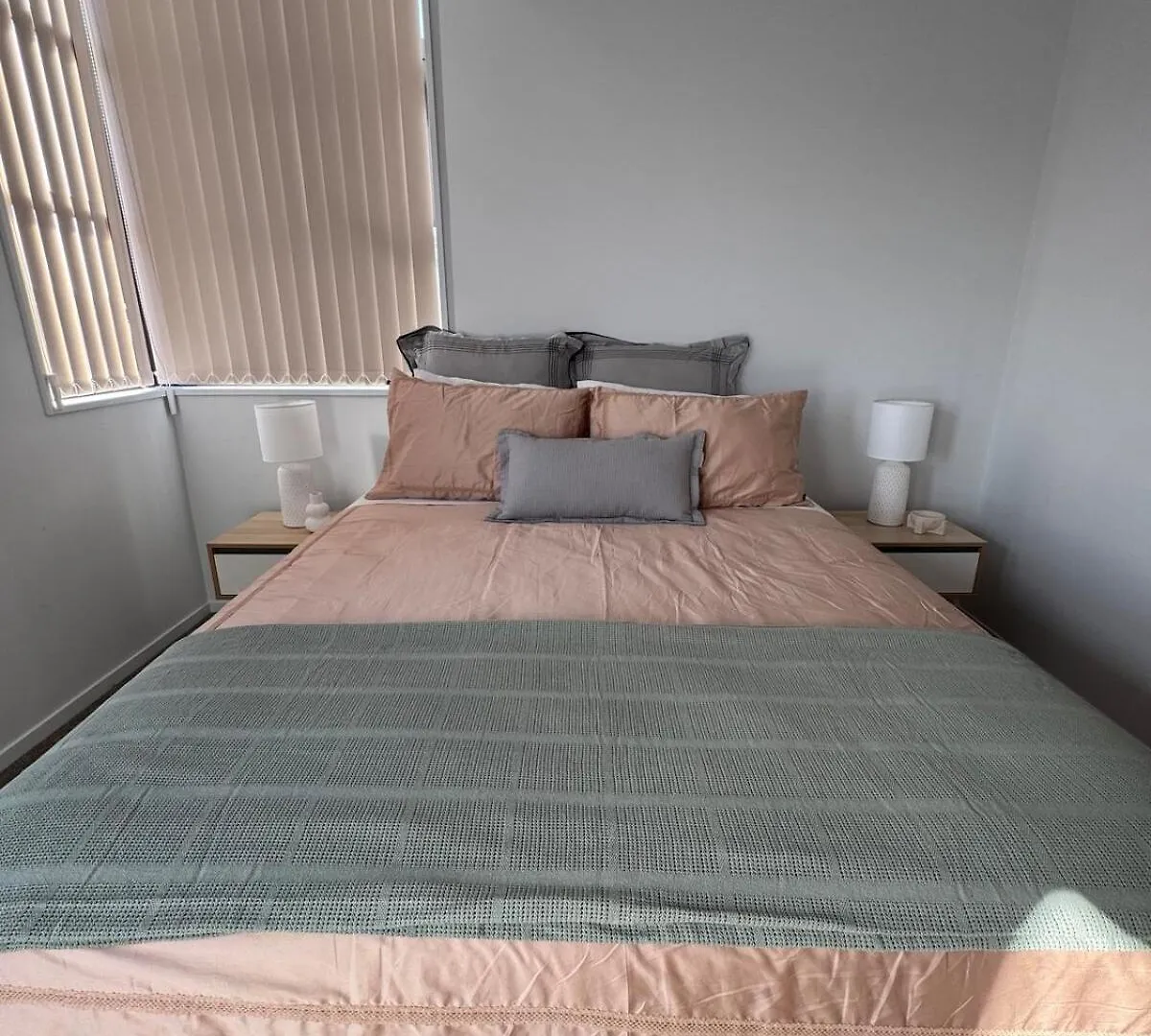 Luxury 2Bed2Bath Standalone Home With Parking Christchurch